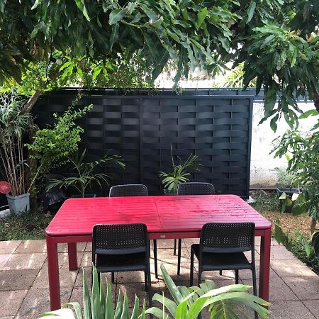 Meuble Le Manguier Apartment Saint Pierre Exterior photo